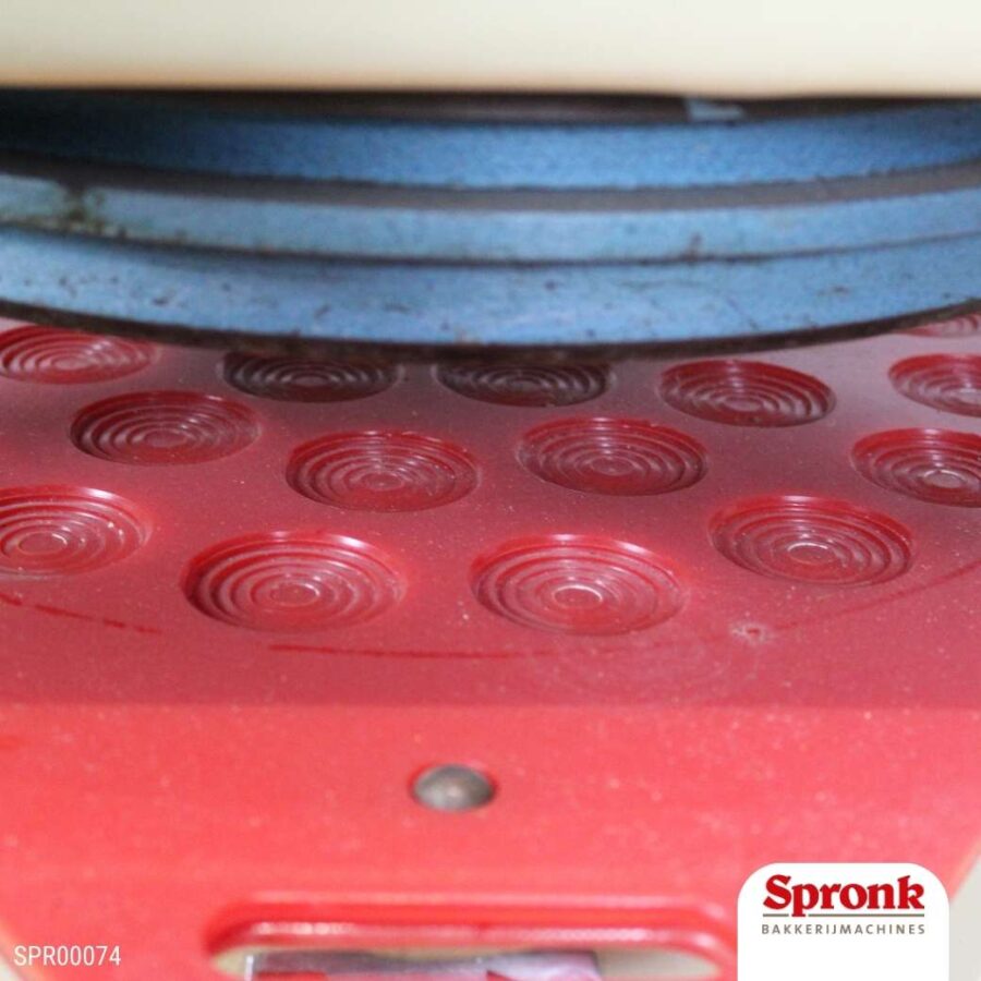 SPR00074-5.jpg Erica Record verdeel- en opbolmachine, type halfautomaat (T221)