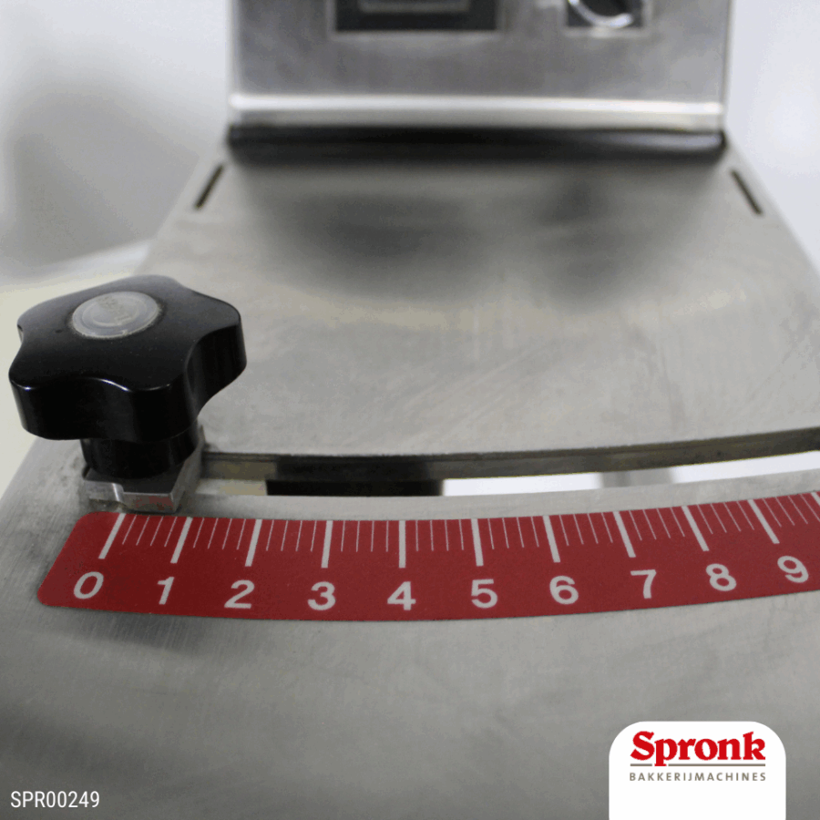 SPR00249-3-Vlaairaster20machine-ZTG600A.png Seewer Rondo vlaairastermachine, type ZTG600A