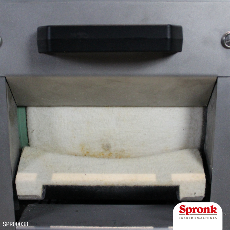 Op 't Root puntbroodmachine, type MM100