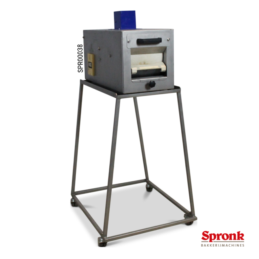 Op 't Root puntbroodmachine, type MM100