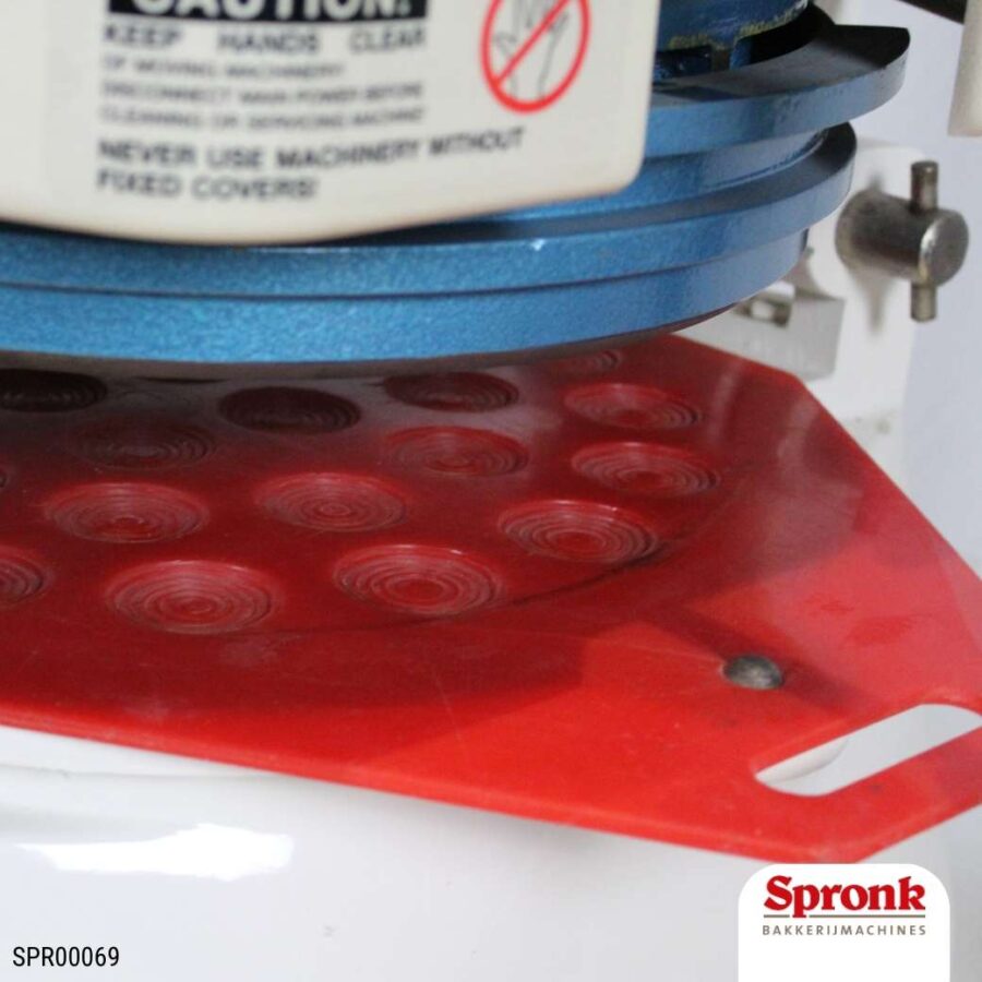 Verdeel- en opbolmachine, Erica Record-type halfautomaat