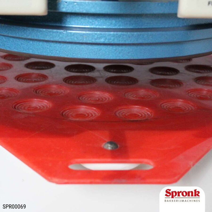 Verdeel- en opbolmachine, Erica Record-type halfautomaat