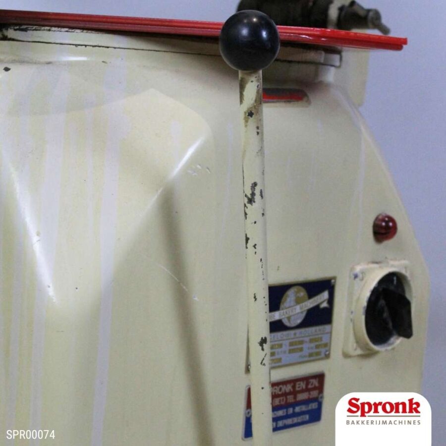 Verdeel- en opbolmachine, Erica Record-type halfautomaat (T221)