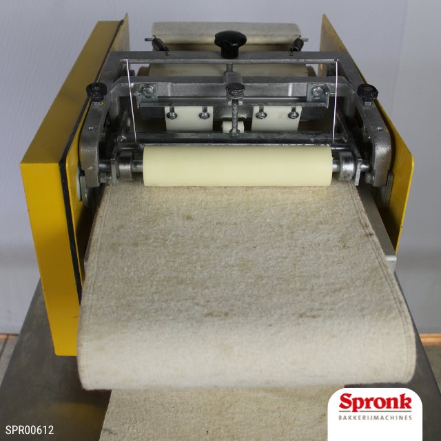 SPR00612-4-Croissantwikkelmachine.png Croissantwikkelmachine, Seewer Rondo-type Rondinette
