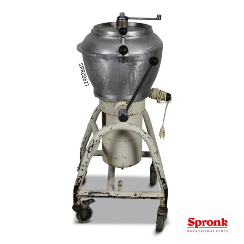 SPR00621-website-Kneder.png cutter