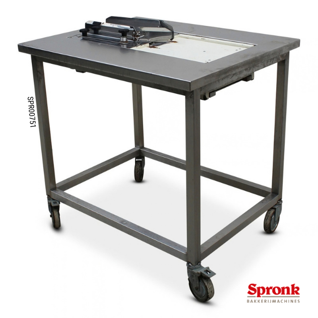 SPR00751-website-Zakkenblaasapparaat Zakkenblaasapparaat geïntegreerd in werktafel